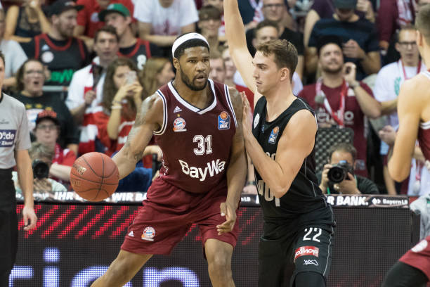 但他在各个 但他在各个